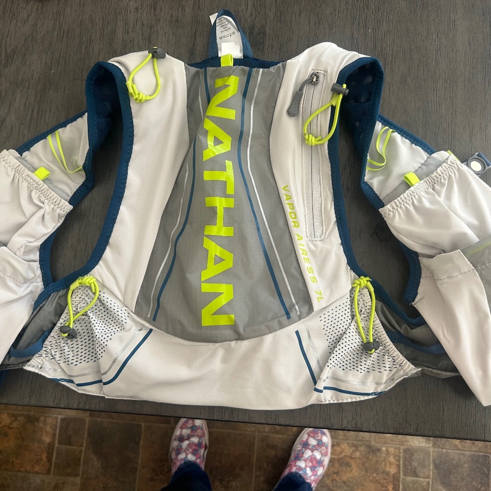 Nathan VaporAiress 2.0 7 Liter Women's Hydration Pack - Small/Medium